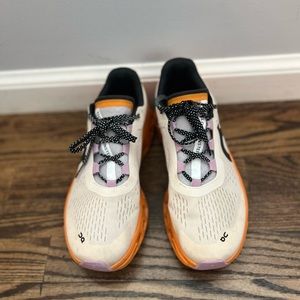 On Running Fawn Turmeric Cloudmonster
Running Shoe - Size 9.5